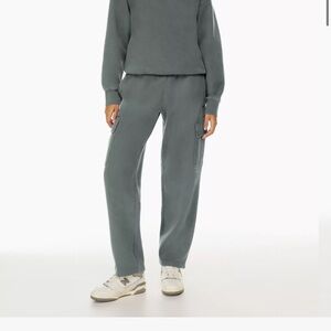 Aritzia TNA cozy sweatfleece mega cargo sweatpant size small